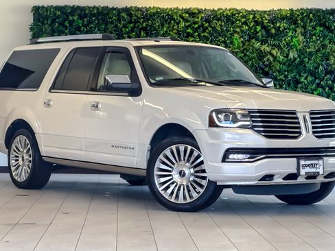 Used 2015 Lincoln Navigator L 4WD w/ Equipment Group 101A Reserve image 1