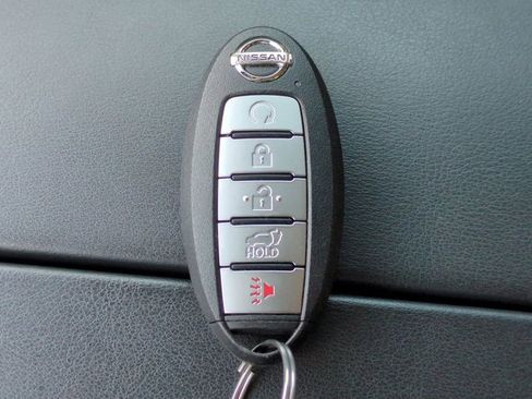 Used 2021 Nissan Rogue SV w/ Premium Package image 29