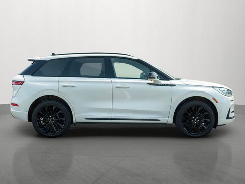 Used 2023 Lincoln Corsair Reserve w/ Equipment Group 202A AWD/4WD image 8