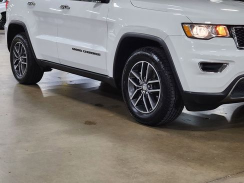 Used 2018 Jeep Grand Cherokee Limited image 16