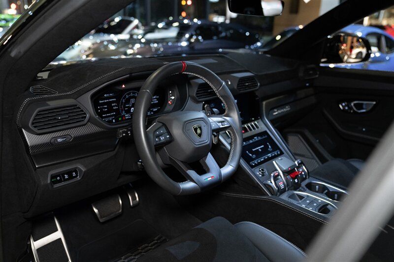 Used 2023 Lamborghini Urus Performante AWD/4WD image 13