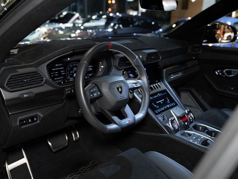Used 2023 Lamborghini Urus Performante AWD/4WD image 13