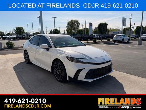 Used 2025 Toyota Camry SE FWD image 18