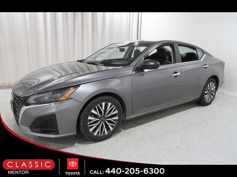 Used 2024 Nissan Altima 2.5 SV FWD image 3