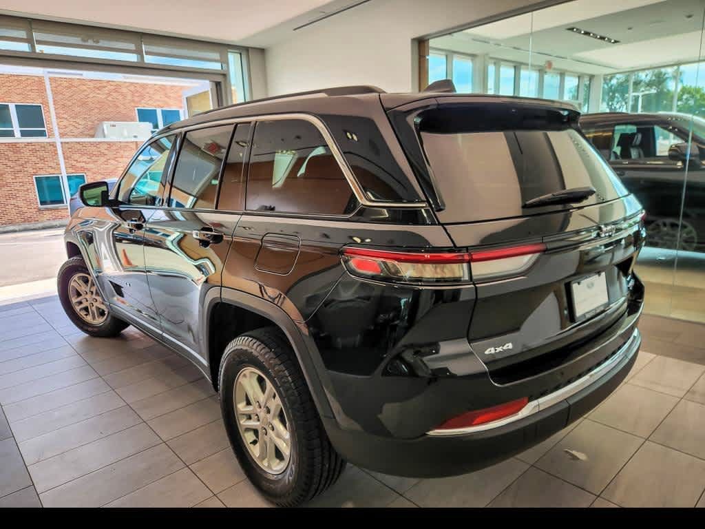 Used 2023 Jeep Grand Cherokee Laredo AWD/4WD image 8