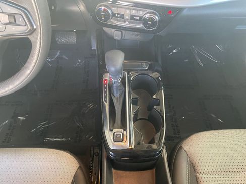 Used 2025 Chevrolet Trax LT image 40