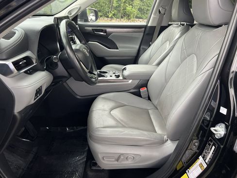 Used 2024 Toyota Highlander Platinum AWD/4WD image 10