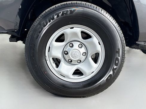 Used 2023 Toyota Tacoma SR AWD/4WD image 31