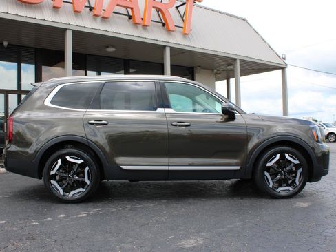 Used 2023 Kia Telluride S AWD/4WD image 3