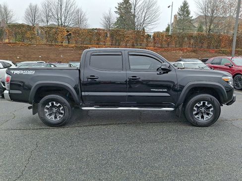 Used 2021 Toyota Tacoma TRD Off-Road image 4