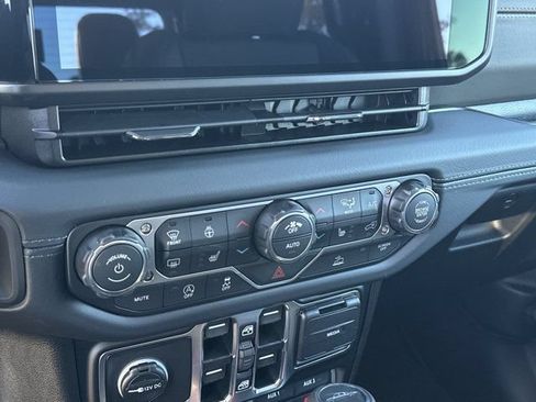 Used 2026 Jeep Gladiator Mojave w/ Steel Bumper Group AWD/4WD image 29