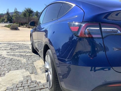 Used 2020 Tesla Model Y Long Range image 14