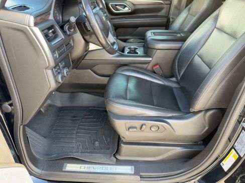 Used 2021 Chevrolet Suburban LT image 4