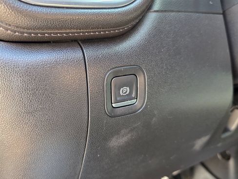 Used 2020 Chevrolet Silverado 1500 LT RWD image 48