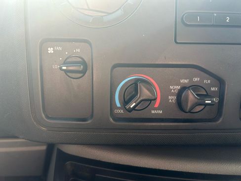 Used 2013 Ford E-250 and Econoline 250 w/ PWR Group image 19