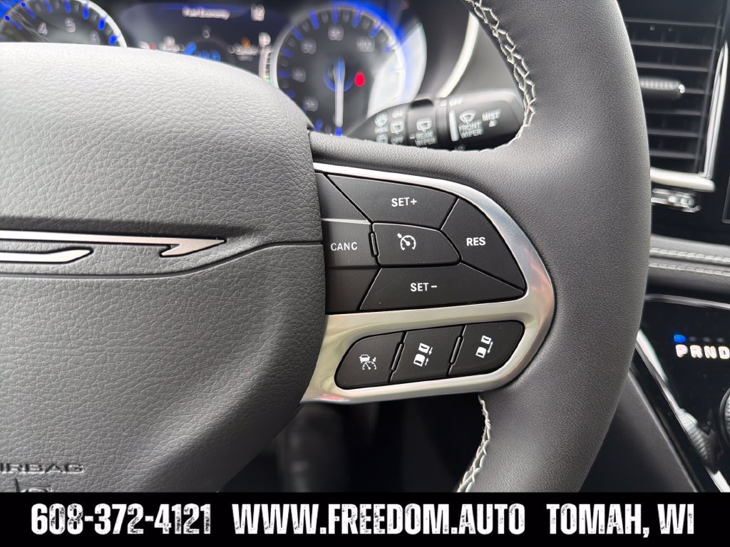 New 2027 Chrysler Pacifica Select AWD/4WD image 15