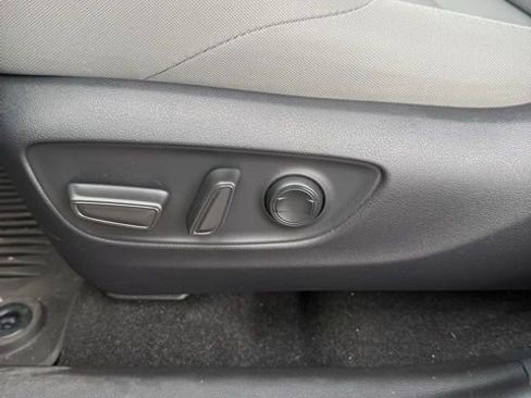 Certified 2023 Toyota Venza LE AWD/4WD image 17