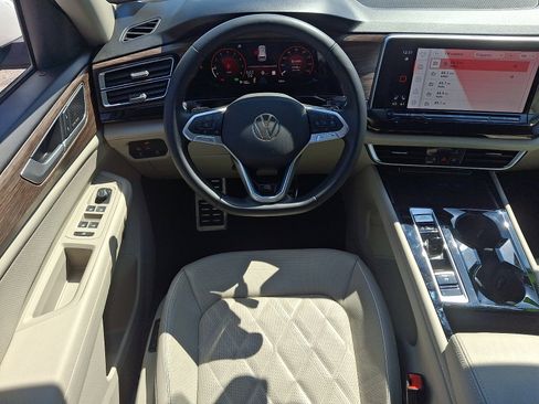 Used 2025 Volkswagen Atlas SEL Premium R-Line image 11