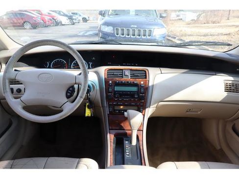 Used 2001 Toyota Avalon XLS image 8