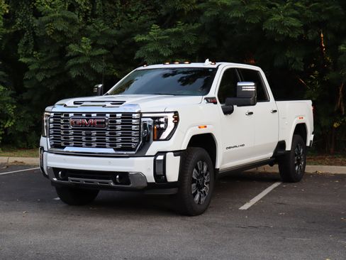 Used 2025 GMC Sierra 2500 Denali w/ Denali Reserve Package AWD/4WD image 5