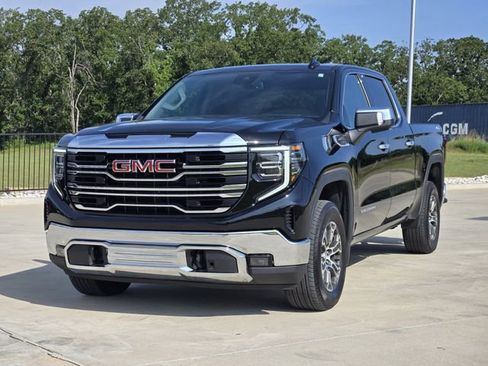 Used 2025 GMC Sierra 1500 SLT AWD/4WD image 4