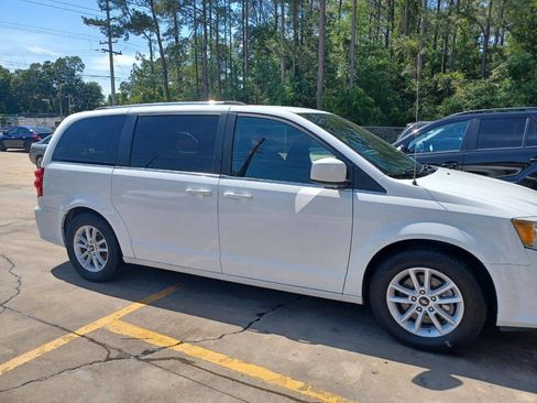 Used 2020 Dodge Grand Caravan SXT FWD image 3