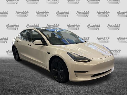Used 2022 Tesla Model 3 Standard Range RWD image 2