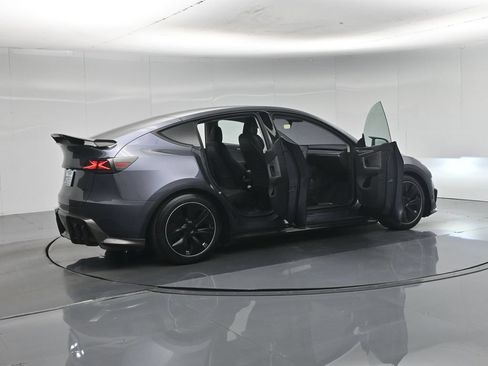 Used 2023 Tesla Model Y Long Range AWD/4WD image 4