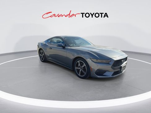 Used 2025 Ford Mustang Premium image 2