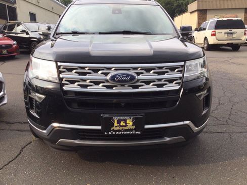 Used 2018 Ford Explorer Limited w/ Ford Safe & Smart Package AWD/4WD image 3