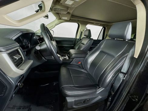 Used 2024 Ford Expedition XLT image 12