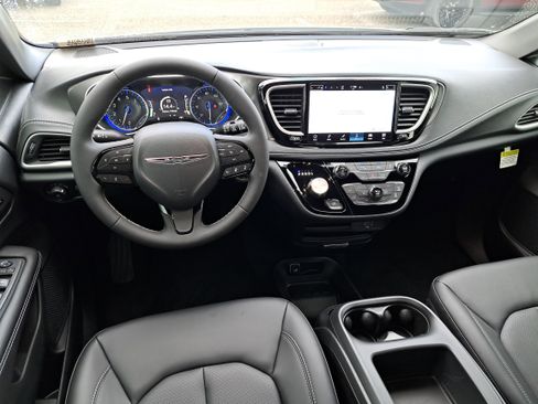 New 2026 Chrysler Pacifica Select w/ S Appearance Package image 9
