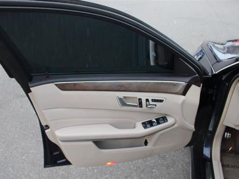 Used 2016 Mercedes-Benz E 350 4MATIC Sedan w/ Premium Package image 10
