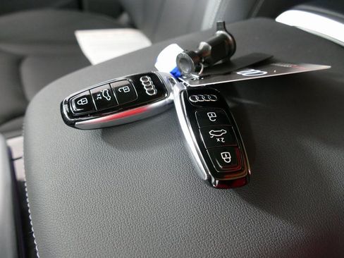 Certified 2025 Audi Q7 2.0T Premium Plus image 13