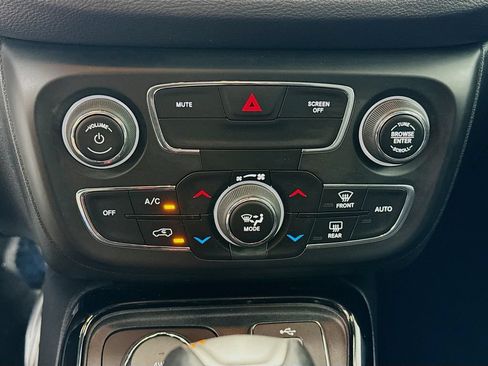 Used 2018 Jeep Compass Limited AWD/4WD image 15