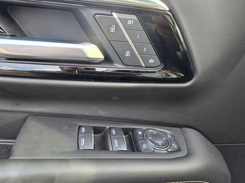 Used 2025 Chevrolet Suburban Premier image 25