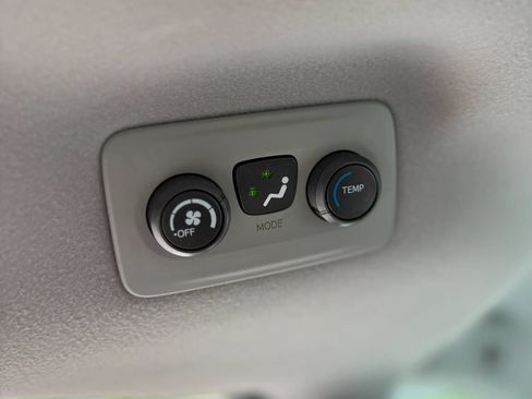 Used 2011 Toyota Sienna LE FWD image 28