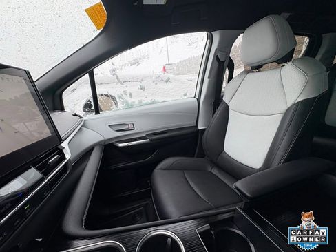 Certified 2025 Toyota Sienna XSE image 8