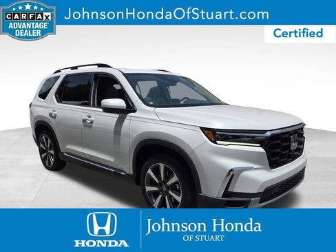 Used 2025 Honda Pilot Touring image 1
