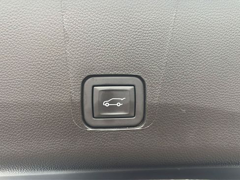Used 2023 Chevrolet Traverse LT AWD/4WD image 9