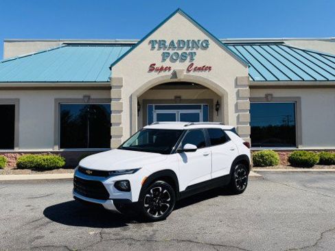 Used 2021 Chevrolet TrailBlazer LT w/ Premium Seating Package FWD image 2