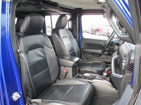 Used 2018 Jeep Wrangler Unlimited Sahara image 16