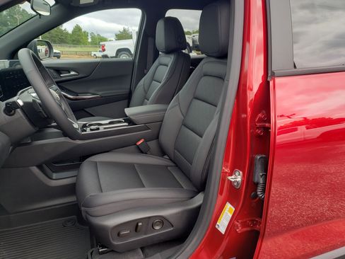 New 2026 Chevrolet Equinox LT w/ Convenience Package II FWD image 30