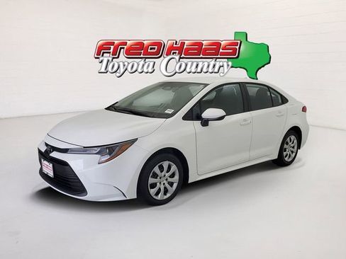 Used 2026 Toyota Corolla LE image 1