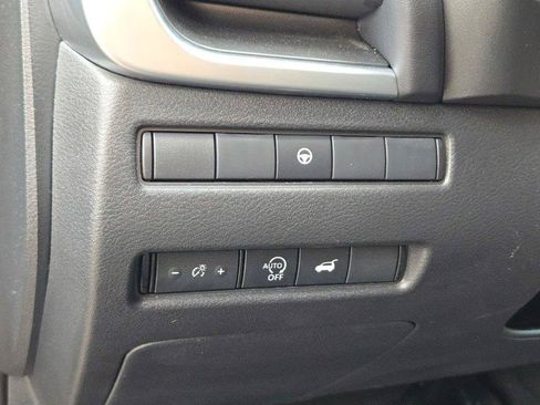 Used 2025 Nissan Rogue SV AWD/4WD image 23