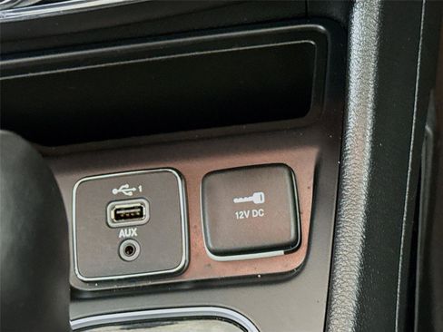 Used 2022 Jeep Cherokee Limited w/ Mopar Interior Package image 24