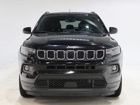 Used 2025 Jeep Compass Latitude w/ Sun & Sound Group AWD/4WD image 2