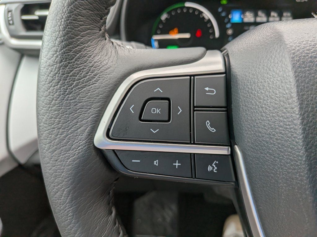 Used 2026 Toyota Sienna XLE FWD image 27