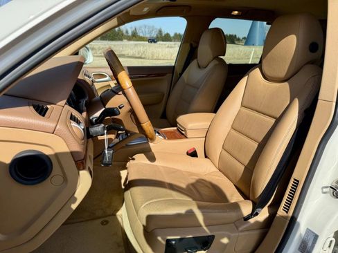 Used 2004 Porsche Cayenne S image 19