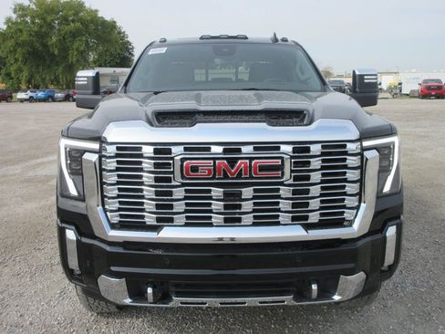 New 2026 GMC Sierra 2500 Denali w/ Denali Reserve Package image 12